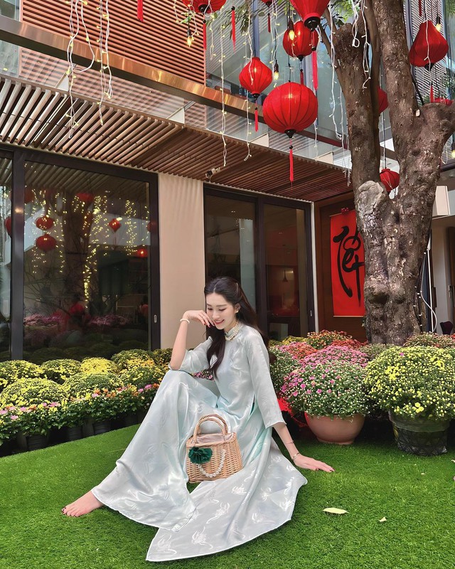 Được chồng đại gia tặng quà đặc biệt hậu sinh con thứ 3, HH Đặng Thu Thảo khoe cuộc sống viên mãn trong căn nhà bạc tỷ-24