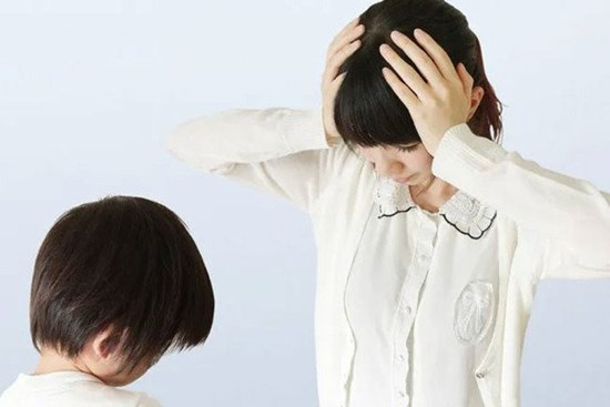6 câu nói thường ngày của cha mẹ khiến con cảm thấy chán nản, dễ buông xuôi