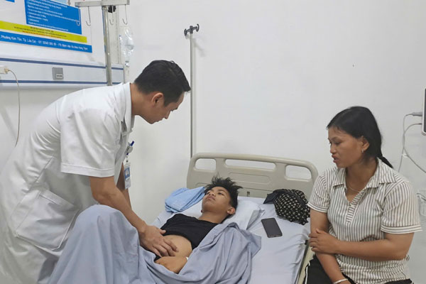 Hiệu trưởng lên tiếng vụ 40 học sinh, sinh viên nhập viện sau bữa tối-2