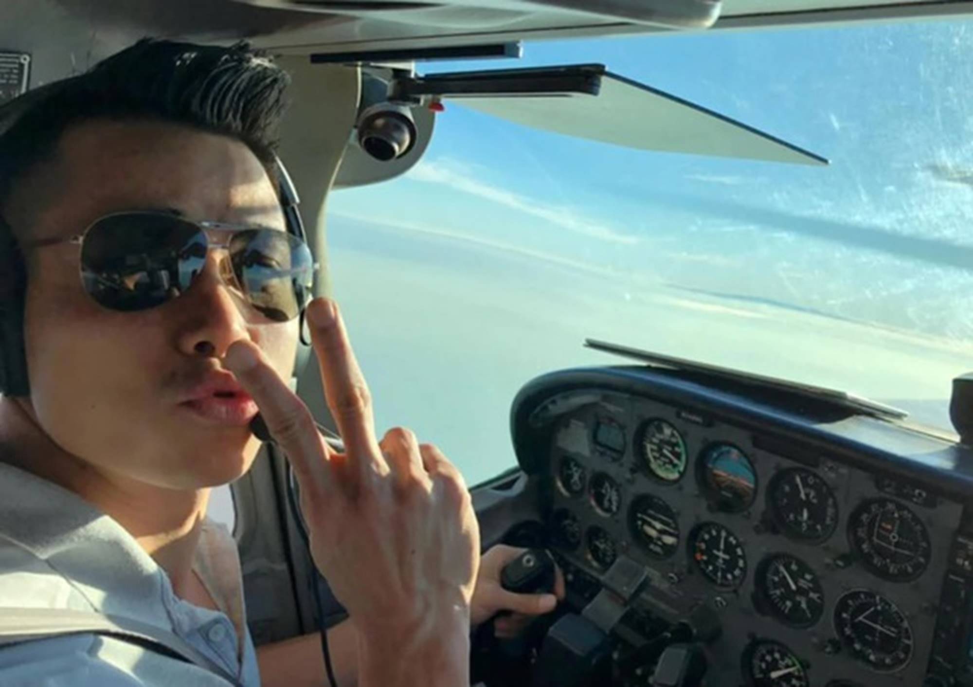 Nam vương nổi tiếng bỏ showbiz sang Mỹ dạy lái máy bay, cuộc sống hiện ra sao?-5