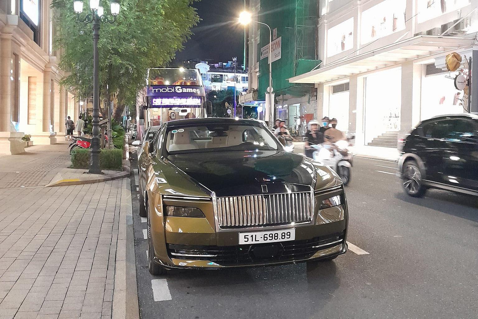 Lộ diện dàn siêu xe trị giá 60 tỷ của đại gia Sài Gòn, có xe giống của Minh Nhựa-4