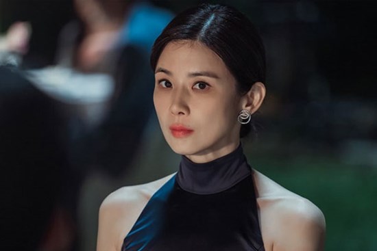 Chồng Tây ngày càng khó chịu với con riêng của vợ