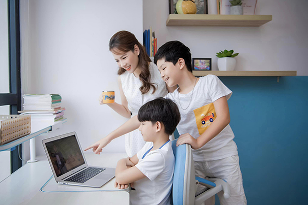 Cựu MC Bản tin thời tiết có hôn nhân viên mãn với chồng đạo diễn-5