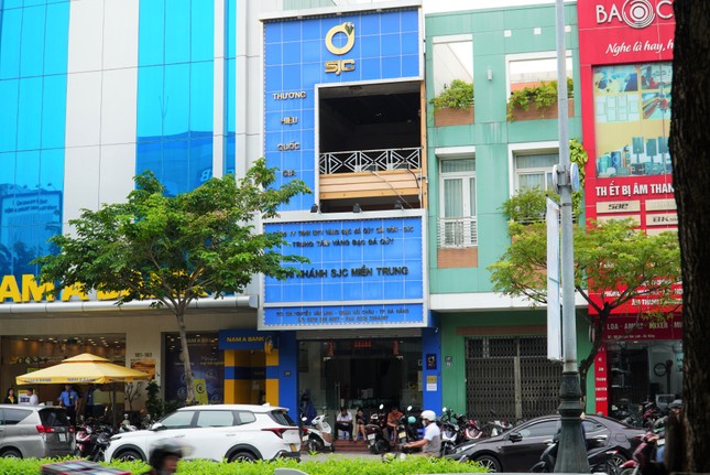 Đà Nẵng: Cửa hàng SJC mở cửa, vì sao khách ôm vàng thất vọng ra về?-1