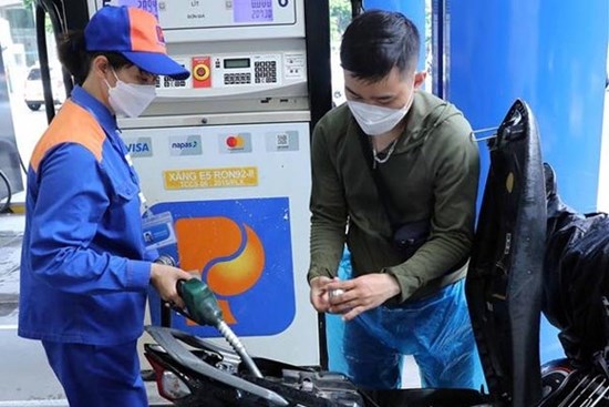 Giá xăng đồng loạt tăng mạnh từ 15h chiều nay