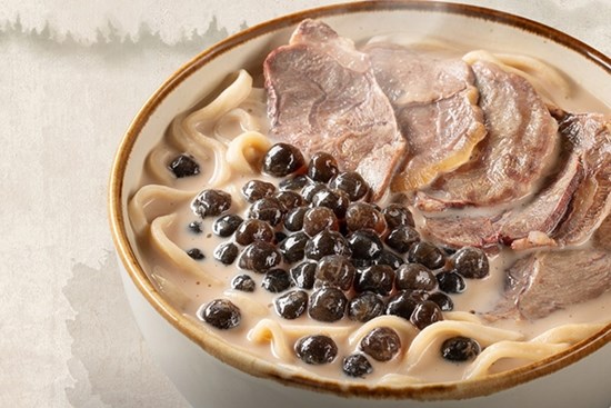 Mì trà sữa trân châu bắp bò độc lạ của nhà hàng Việt lên báo nước ngoài