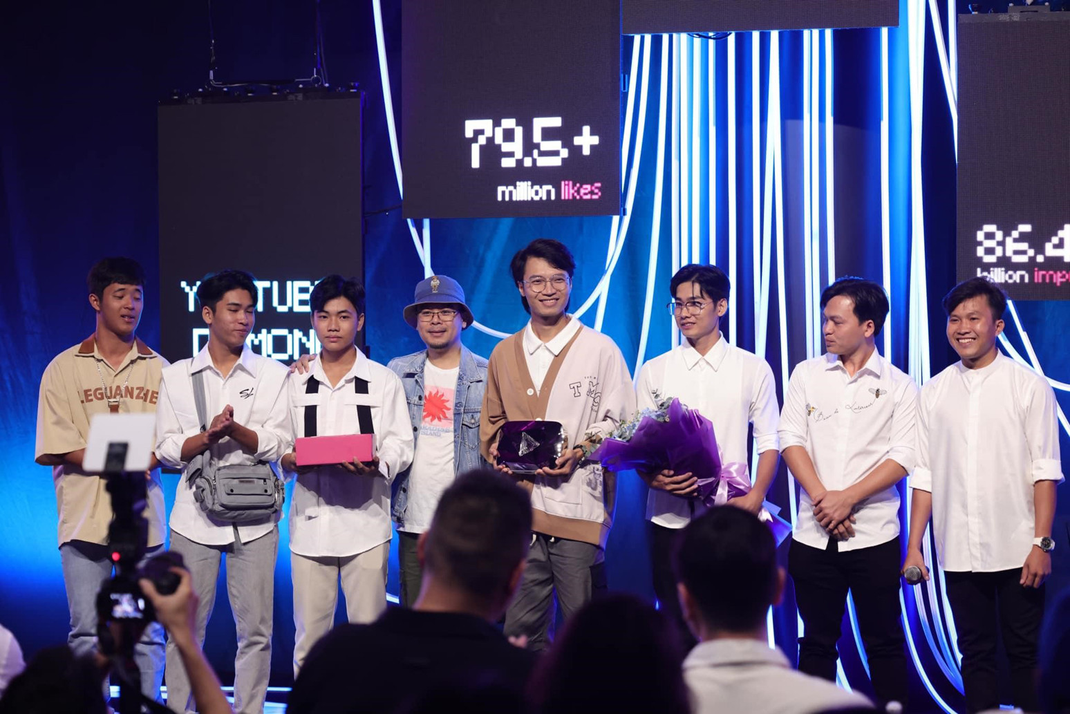 Nam YouTuber đạt nút kim cương sau 8 năm sáng tạo nội dung phục vụ trẻ em-1