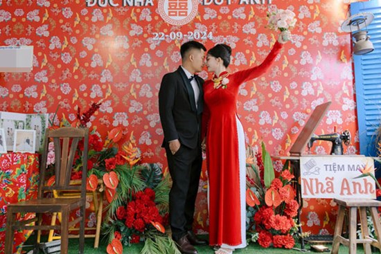 Chú rể Sóc Trăng 'đạo diễn' đám cưới phong cách lạ, cô dâu kém 12 tuổi sửng sốt