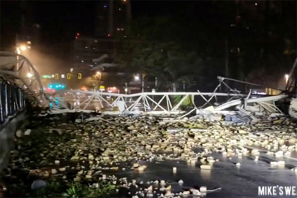 Bão Milton càn quét Florida, hơn 3 triệu người vật lộn với mất điện giữa lũ lụt-1