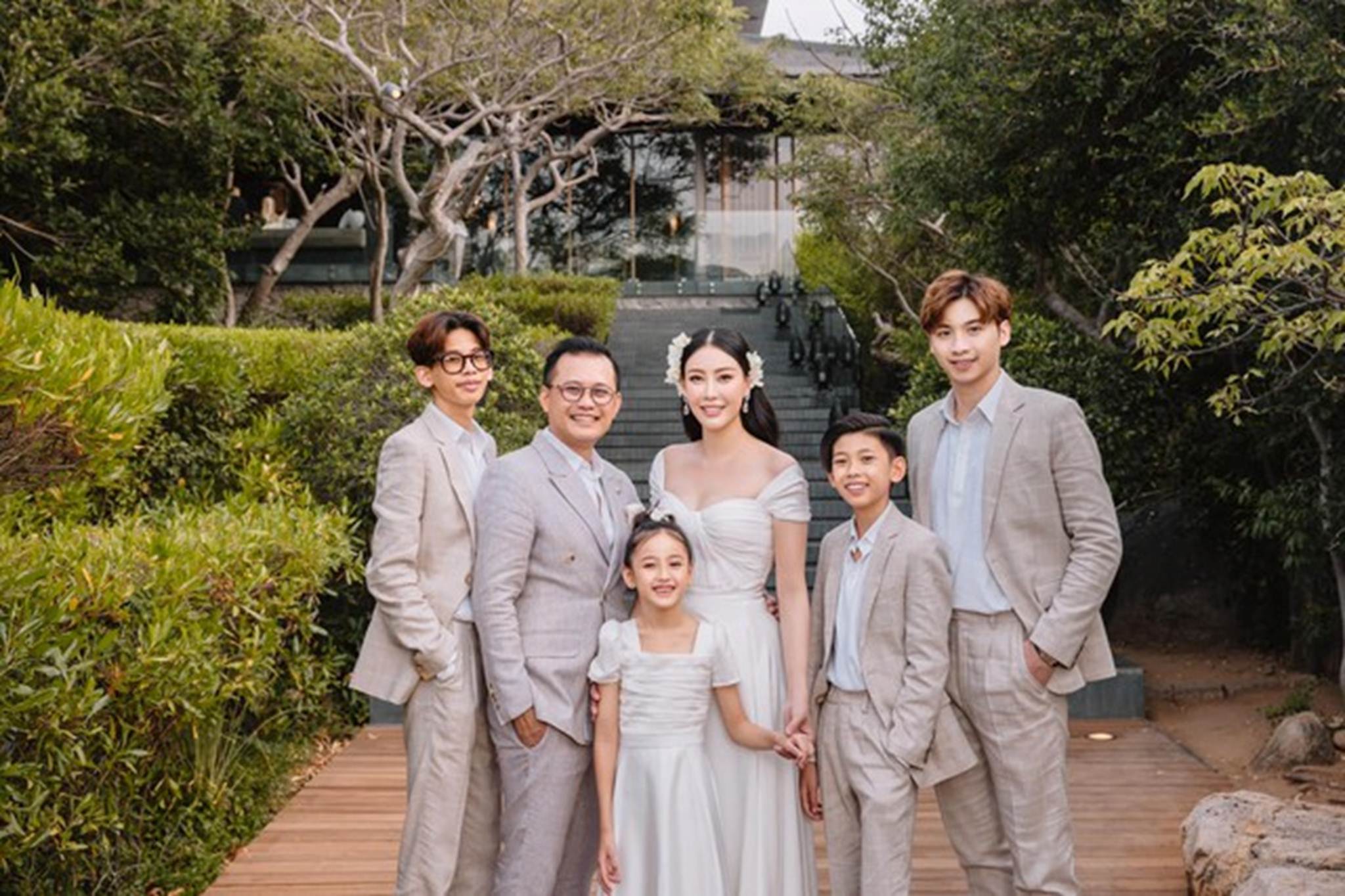 Hoa hậu trẻ nhất lịch sử cuộc thi Hoa hậu Việt Nam, nhan sắc tuổi U50 bị thời gian bỏ quên-10