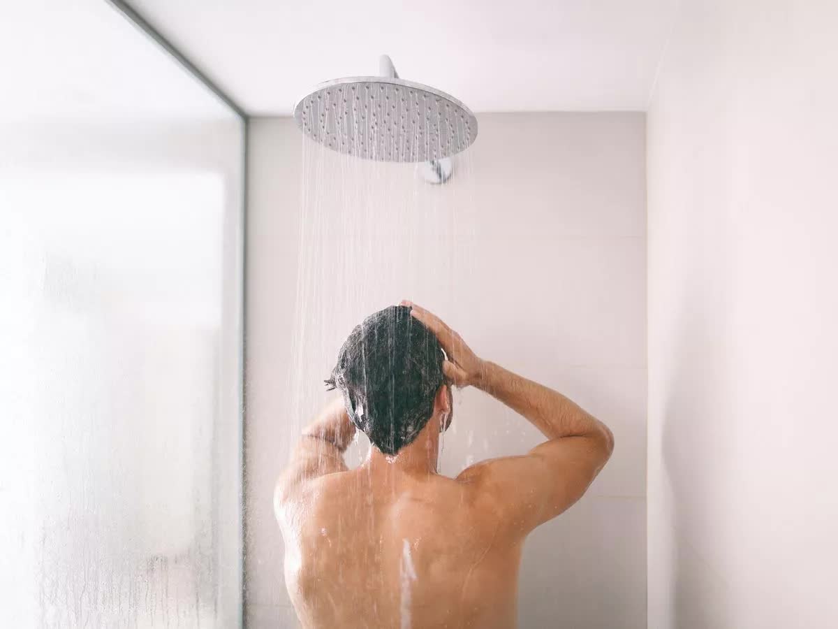 Tim đập nhanh, chóng mặt sau khi tắm nước nóng có phải dấu hiệu đột quỵ?-2