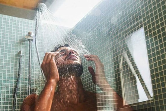 Tim đập nhanh, chóng mặt sau khi tắm nước nóng có phải dấu hiệu đột quỵ?