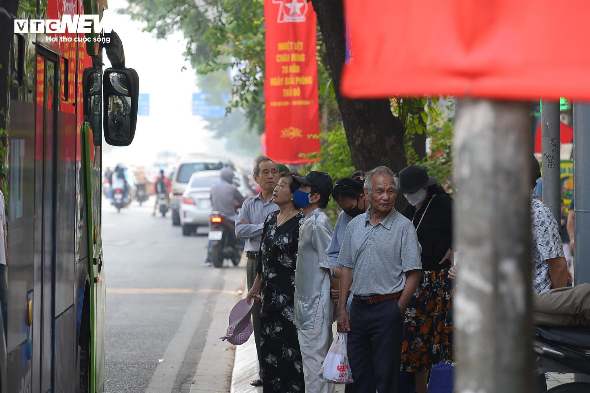 Hà Nội vào mùa ô nhiễm không khí, bầu trời mù mịt, bụi mịn giăng như sương-15