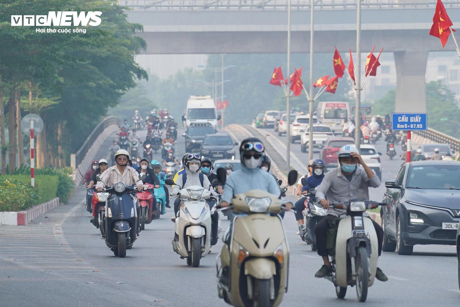 Hà Nội vào mùa ô nhiễm không khí, bầu trời mù mịt, bụi mịn giăng như sương-12