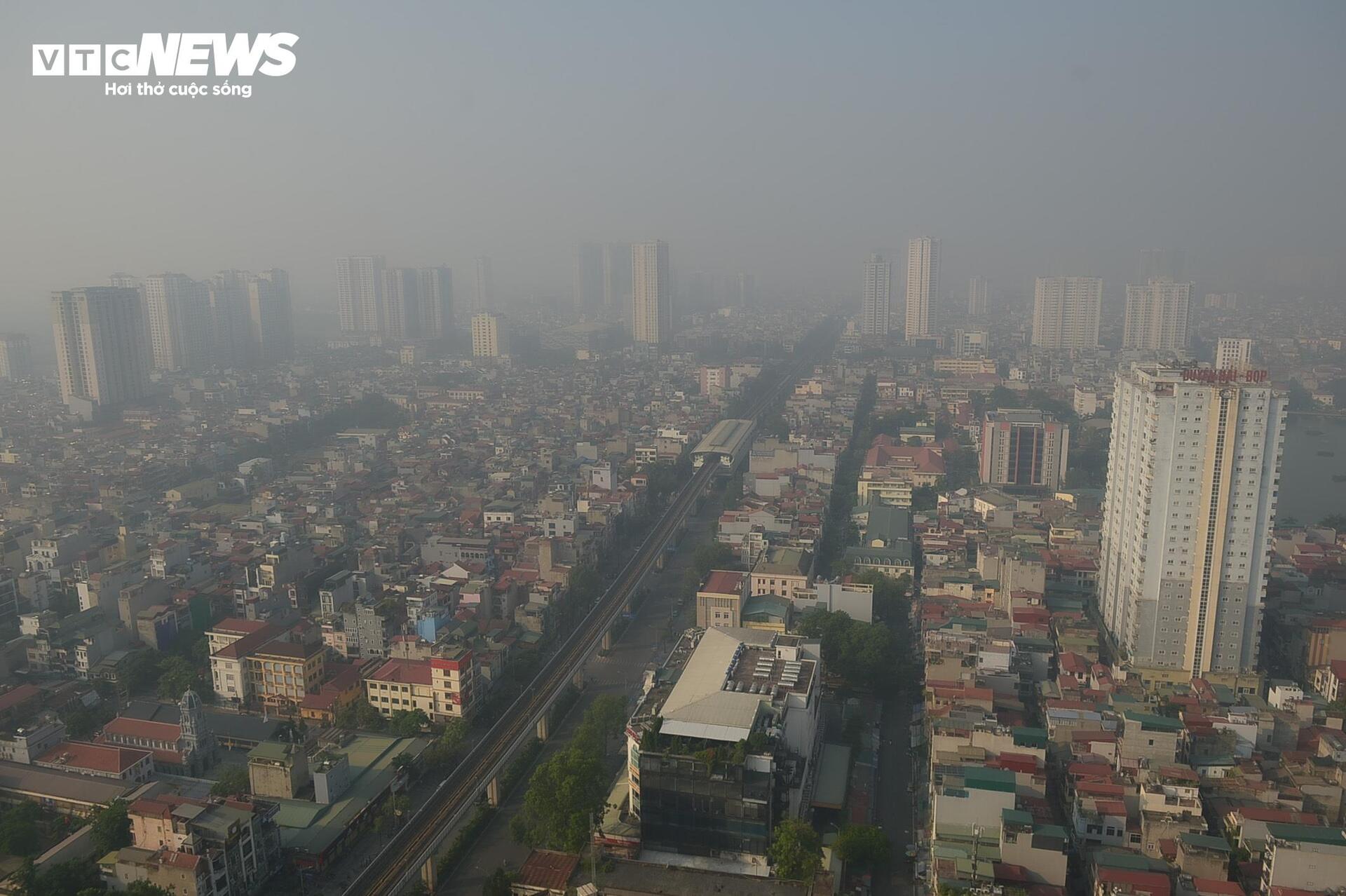 Hà Nội vào mùa ô nhiễm không khí, bầu trời mù mịt, bụi mịn giăng như sương-1