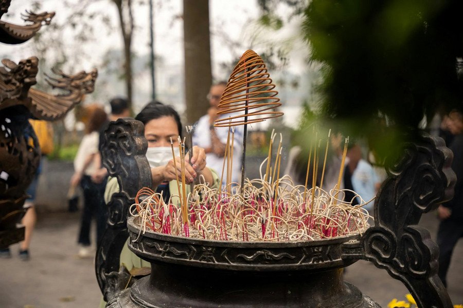 Chuyện con gái lập bàn thờ bố mẹ đẻ ở nhà chồng, chuyên gia văn hóa giải đáp-1