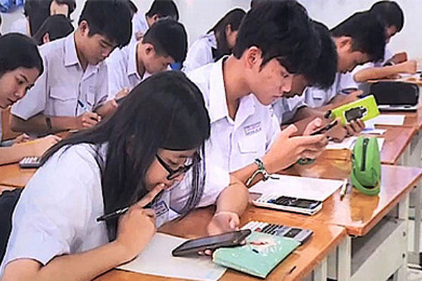 Quản lý điện thoại trong trường học: Thầy cô, học sinh nói gì?-2