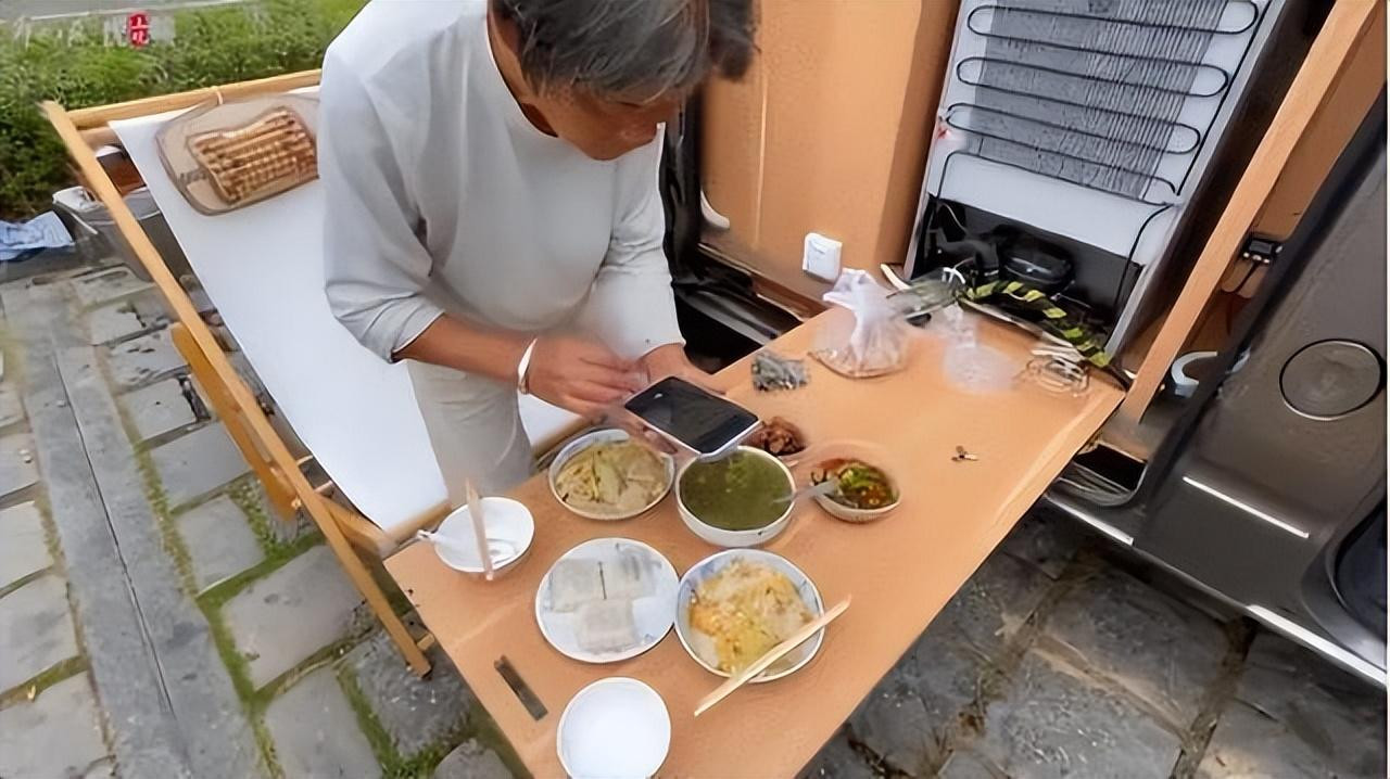 Người phụ nữ không lấy chồng, tuổi U70 bán nhà đi du lịch suốt 9 năm-5