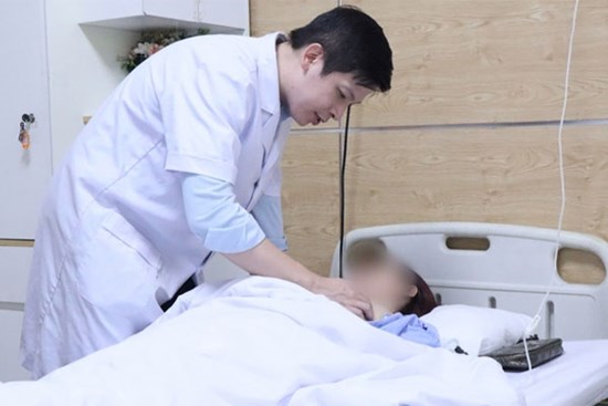 'Nghiện' dao kéo, phẫu thuật thẩm mỹ tốn cả tỷ đồng vẫn không ưng ý