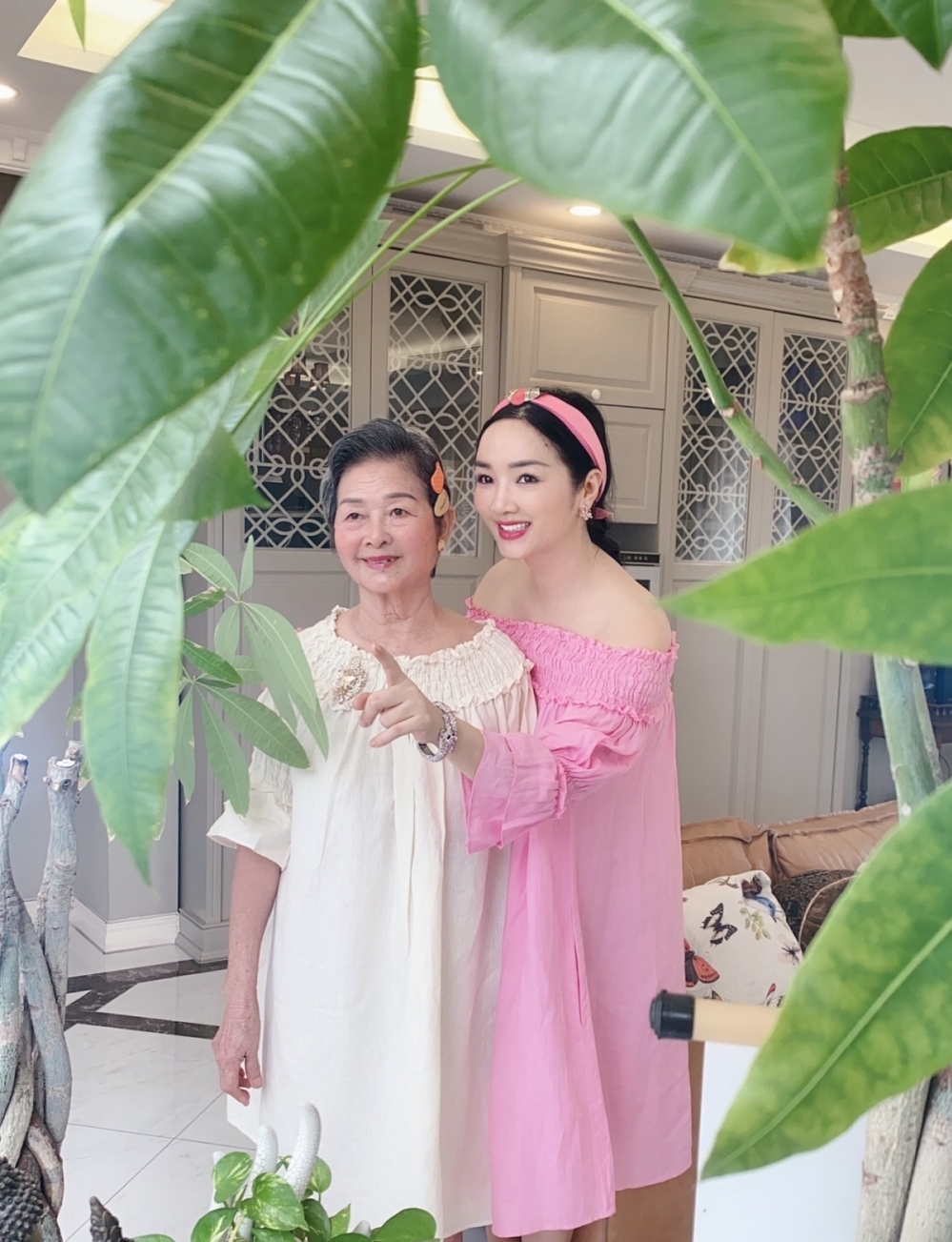 Giáng My trang hoàng biệt thự 1.000 m2 mở tiệc đãi bạn bè, hé lộ cuộc sống độc thân yên bình trong biệt thự sang-27