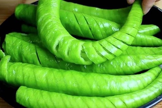 Đừng chỉ ăn lá, quả của cây này quý như