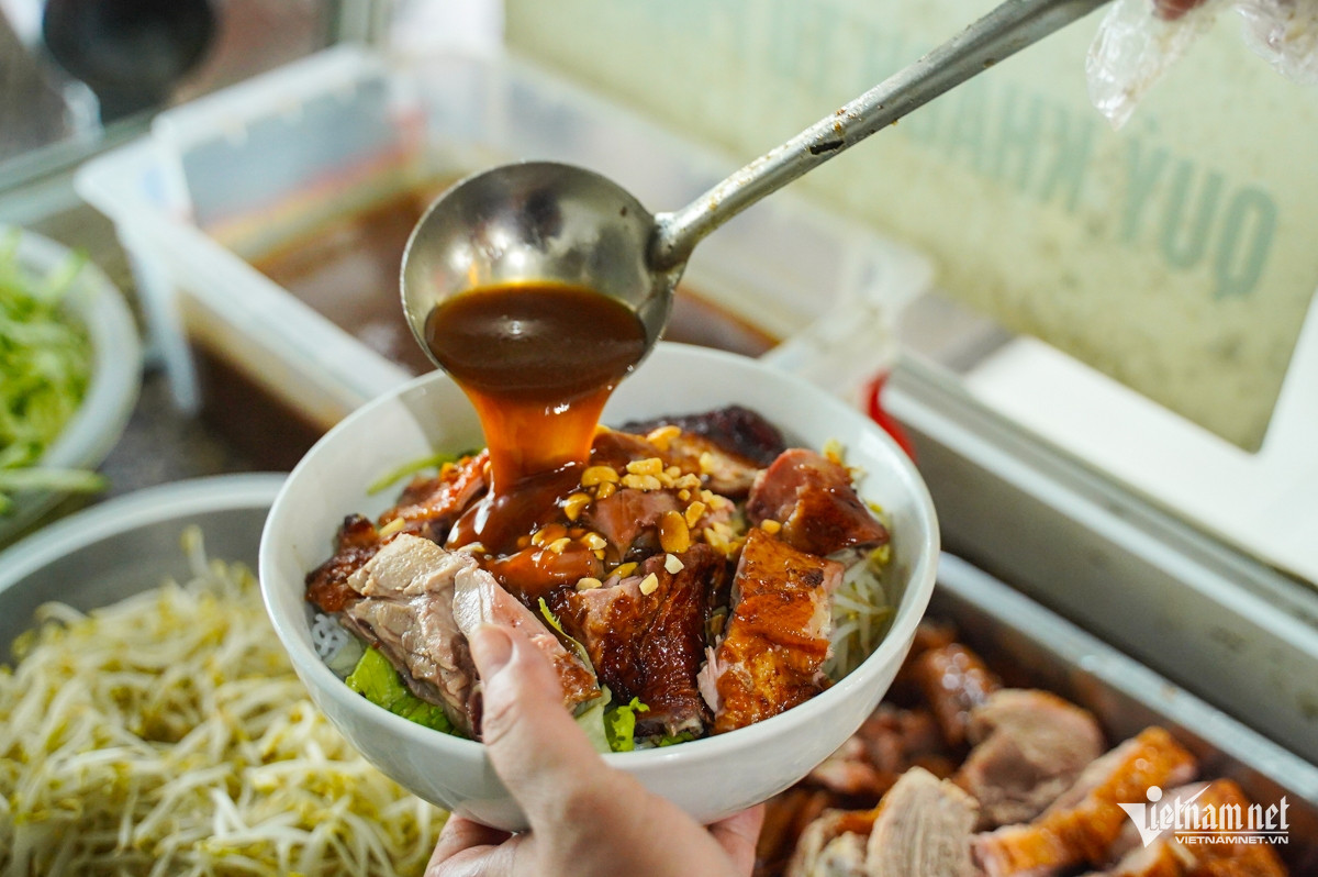 Chủ quán Hà Nội cho vịt ‘tắm’ hơn 20 gia vị, ‘quàng khăn’, bán 70 con/ngày-5