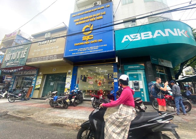 SJC Đà Nẵng mở cửa, nhưng… lạ lùng kiểu bán vàng-2