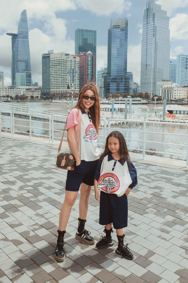Trà Ngọc Hằng và con gái đồng điệu thời trang-4