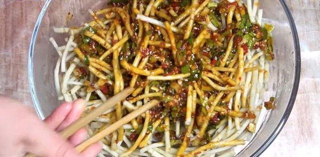 Đừng chỉ ăn lá, rễ của cây này quý như nhân sâm người nghèo mọc um tùm như cỏ dại ít ai hay-3