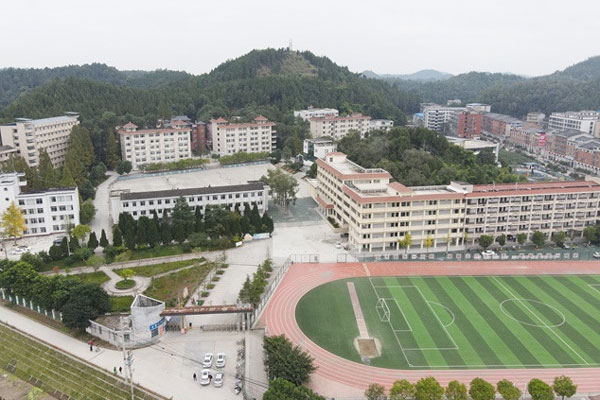 Phát hiện nam sinh tử vong trong khuôn viên trường đại học ở miền Tây-1