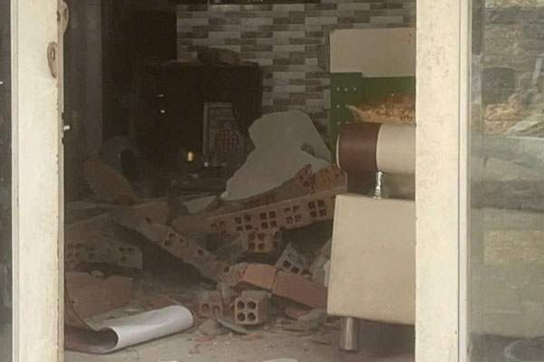 Nổ lớn làm sập tường nhiều căn nhà ở TPHCM-1