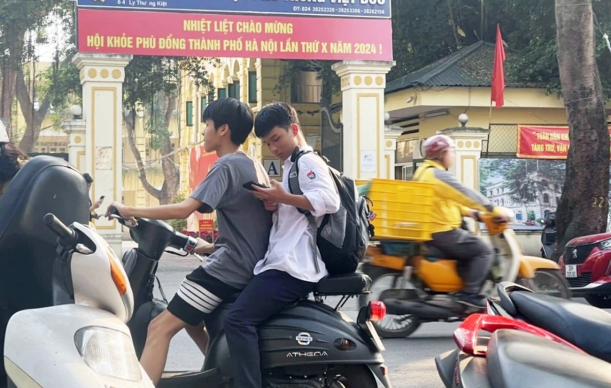 Rất nhiều gia đình cố tình giao xe máy điện cho học sinh dưới 16 tuổi-3