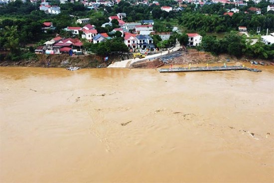 Cắt khẩn cấp cầu phao Phong Châu, Phú Thọ