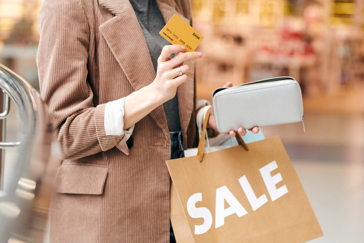 GenZ sống cực kỳ hoang phí kiếm bao nhiêu tiêu bằng hết, cần gấp thì đi vay-1