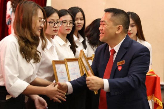 Sinh viên tại chức có thể được cấp học bổng như hệ chính quy