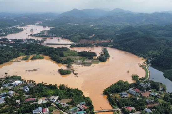 Mưa lớn gây ngập sâu, hàng trăm hộ dân Yên Bái bị cô lập