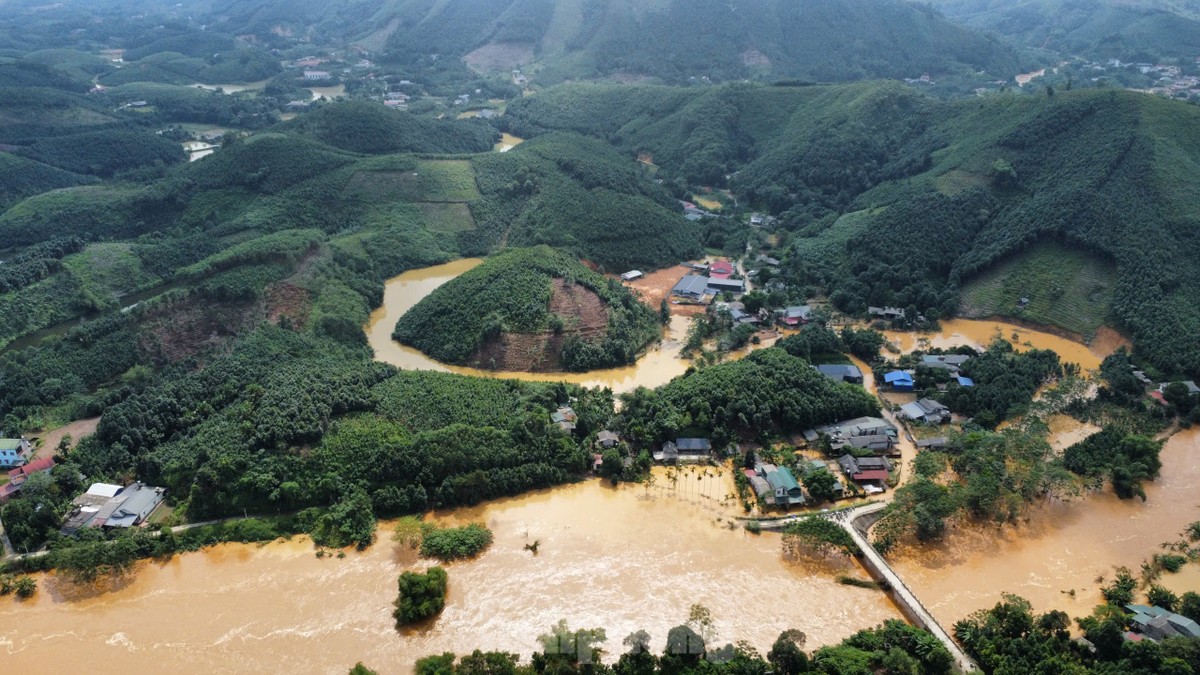 Mưa lớn gây ngập sâu, hàng trăm hộ dân Yên Bái bị cô lập-5