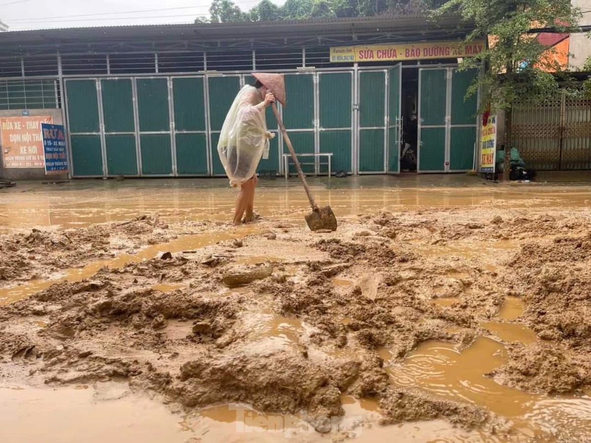 Mưa lớn gây ngập sâu, hàng trăm hộ dân Yên Bái bị cô lập-7