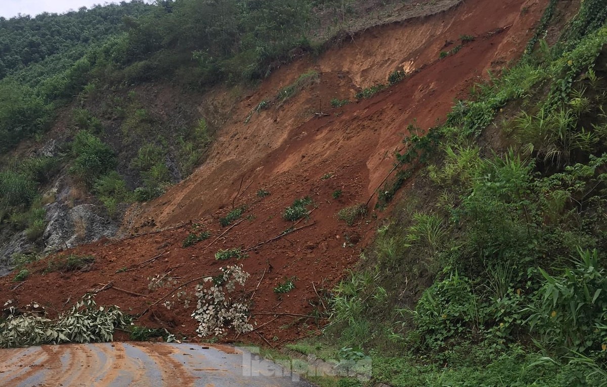 Mưa lớn gây ngập sâu, hàng trăm hộ dân Yên Bái bị cô lập-3
