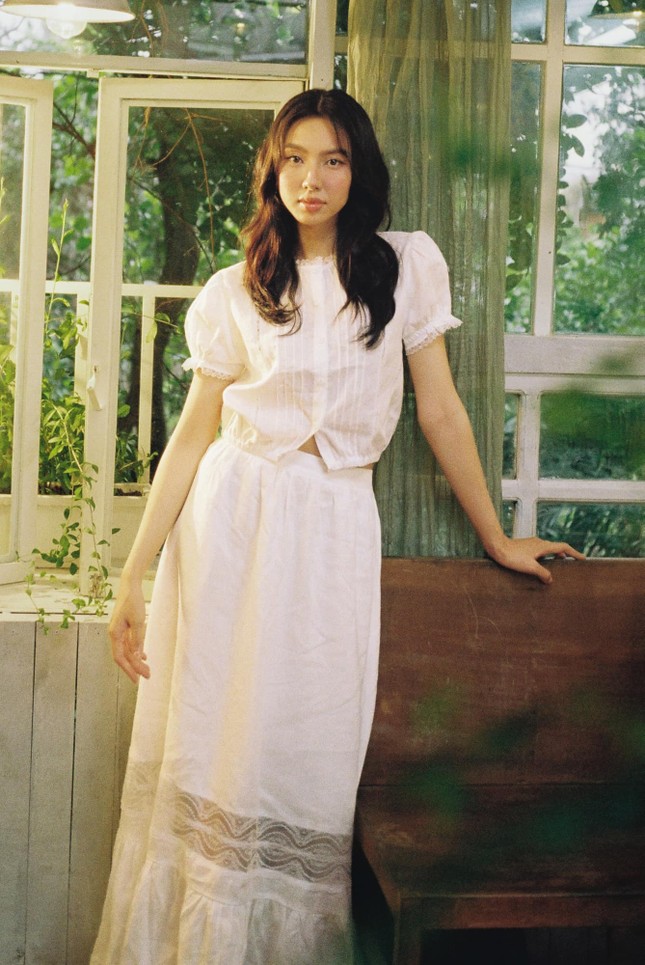 Hoa hậu Đỗ Thị Hà, Thùy Tiên hóa nàng thơ dịu dàng khi mùa Thu vừa đến-5