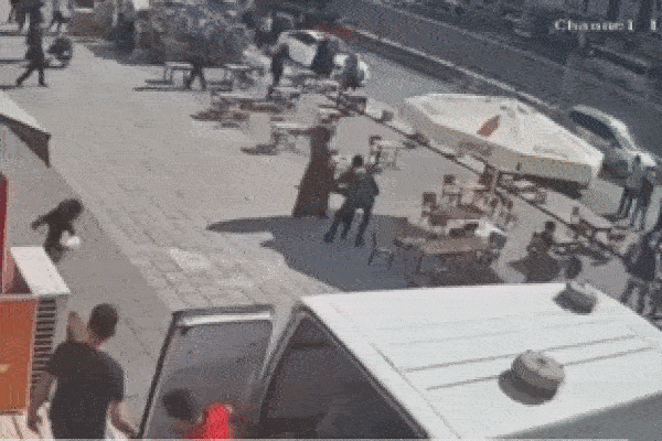 Tổng thống Syria bỏ lại bộ sưu tập xe sang đồ sộ-5