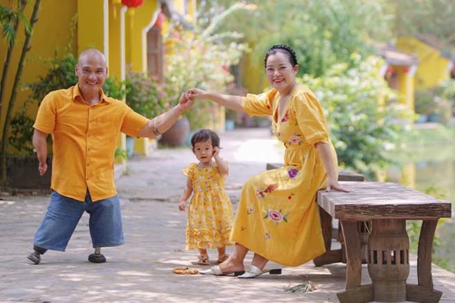 Tình yêu cổ tích của kình ngư không chân và NTK áo dài-1