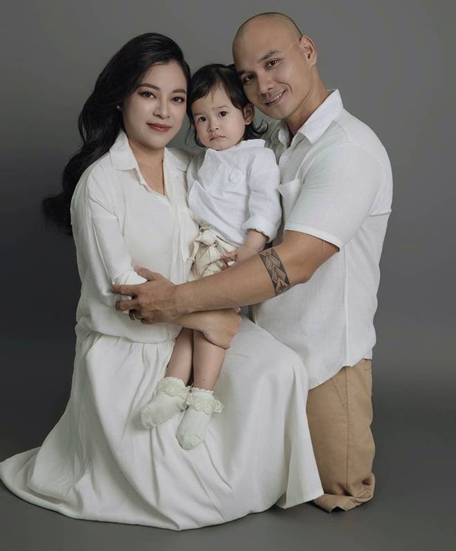 Tình yêu cổ tích của kình ngư không chân và NTK áo dài-3