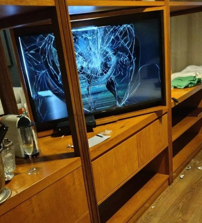 Hiện trường nam ca sĩ 31 tuổi ngã lầu tử vong trước khách sạn-1