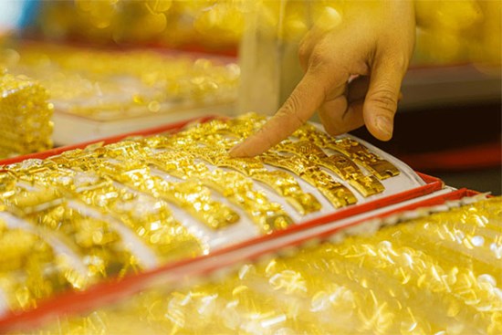 ‘Liều ăn nhiều’, giá vàng vọt lên đỉnh mới rồi vào giai đoạn thoái trào?