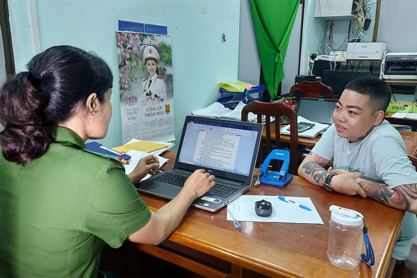 Dùng clip nóng cắt từ camera trong phòng ngủ để tống tiền người tình-2