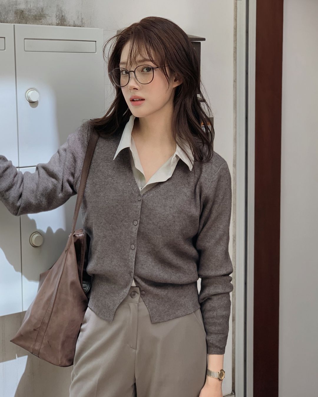 5 cách diện cardigan lửng trẻ trung trong mùa thu-5