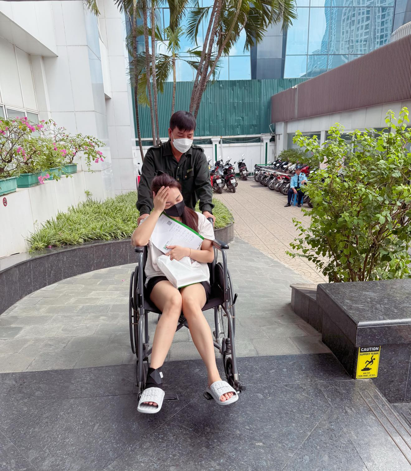 Diễn viên Bảo Thanh phải ngồi xe lăn-1