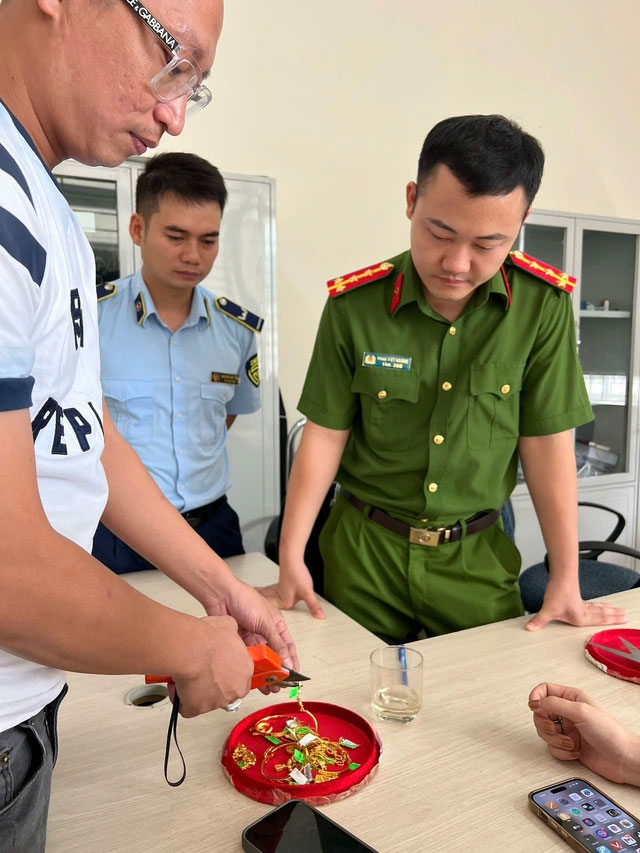 Phạt gần 800 triệu đồng vì bán vàng không rõ nguồn gốc, giả nhãn hiệu-1