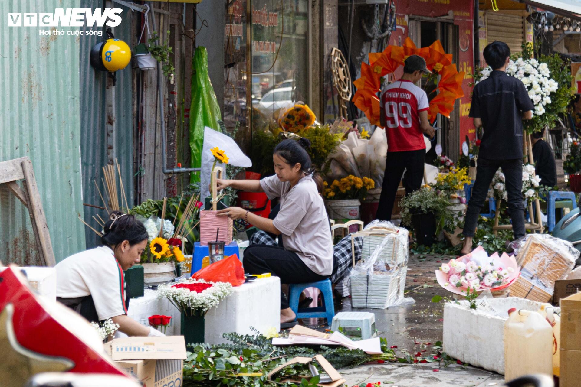 Giá hoa 20/10 tăng mạnh, người bán không kịp ngơi tay-7